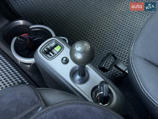 Білий Смарт Fortwo, об'ємом двигуна 1 л та пробігом 130 тис. км за 5800 $, фото 14 на Automoto.ua