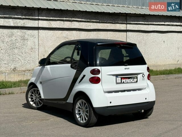 Білий Смарт Fortwo, об'ємом двигуна 1 л та пробігом 130 тис. км за 5399 $, фото 3 на Automoto.ua