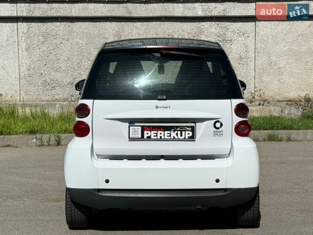Білий Смарт Fortwo, об'ємом двигуна 1 л та пробігом 130 тис. км за 5399 $, фото 4 на Automoto.ua