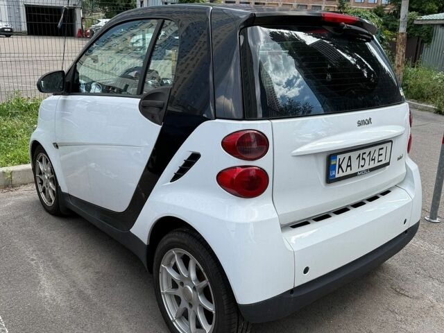 Білий Смарт Fortwo, об'ємом двигуна 1 л та пробігом 158 тис. км за 6100 $, фото 4 на Automoto.ua