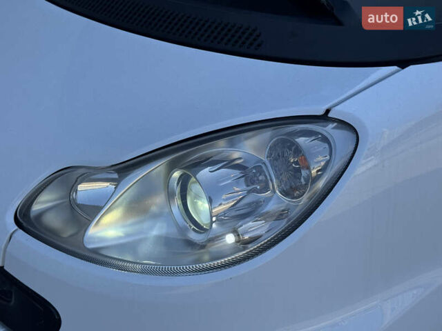 Білий Смарт Fortwo, об'ємом двигуна 1 л та пробігом 130 тис. км за 5800 $, фото 6 на Automoto.ua