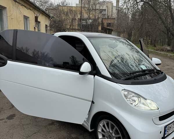 Белый Смарт Форту, объемом двигателя 1 л и пробегом 70 тыс. км за 8000 $, фото 3 на Automoto.ua