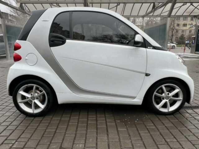 Білий Смарт Fortwo, об'ємом двигуна 1 л та пробігом 153 тис. км за 6000 $, фото 3 на Automoto.ua