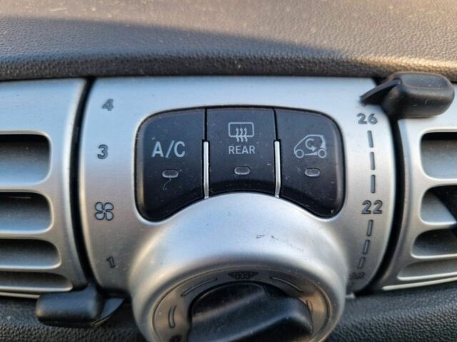 Белый Смарт Форту, объемом двигателя 1 л и пробегом 130 тыс. км за 3300 $, фото 19 на Automoto.ua