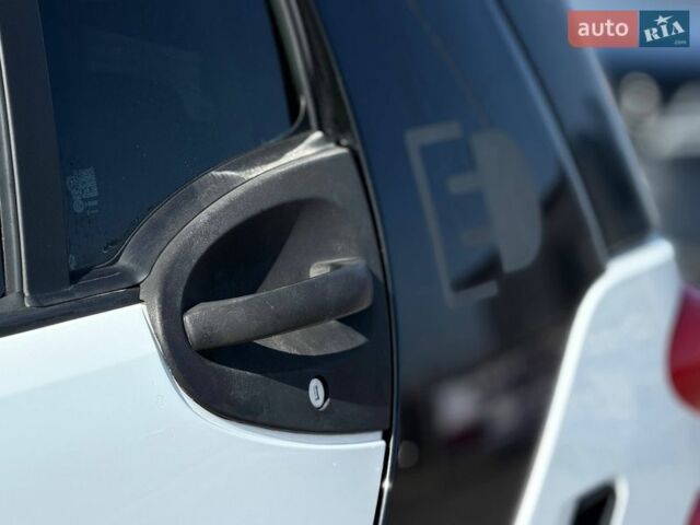 Білий Смарт Fortwo, об'ємом двигуна 0 л та пробігом 92 тис. км за 5500 $, фото 6 на Automoto.ua