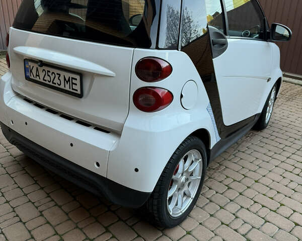 Білий Смарт Fortwo, об'ємом двигуна 1 л та пробігом 168 тис. км за 5100 $, фото 4 на Automoto.ua