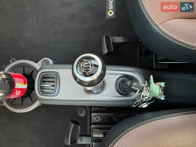 Білий Смарт Fortwo, об'ємом двигуна 1 л та пробігом 77 тис. км за 9000 $, фото 21 на Automoto.ua