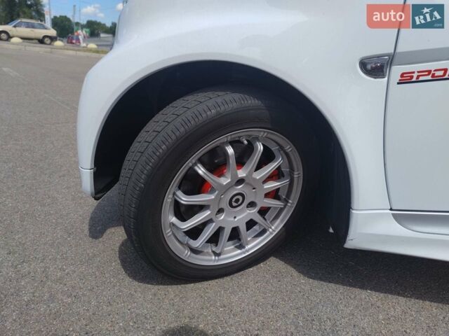 Білий Смарт Fortwo, об'ємом двигуна 0 л та пробігом 74 тис. км за 5999 $, фото 7 на Automoto.ua