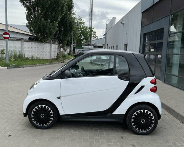 Белый Смарт Форту, объемом двигателя 1 л и пробегом 146 тыс. км за 5200 $, фото 3 на Automoto.ua