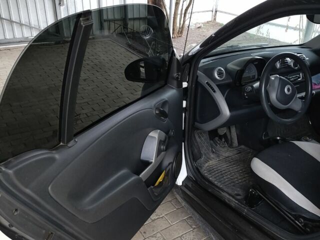 Білий Смарт Fortwo, об'ємом двигуна 1 л та пробігом 60 тис. км за 7000 $, фото 1 на Automoto.ua