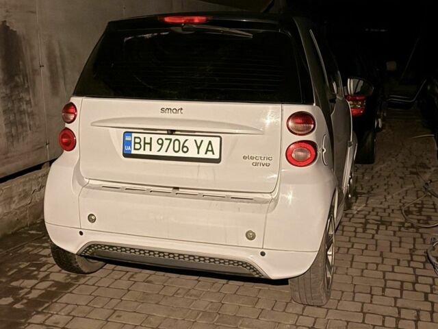 Білий Смарт Fortwo, об'ємом двигуна 0 л та пробігом 105 тис. км за 4900 $, фото 2 на Automoto.ua