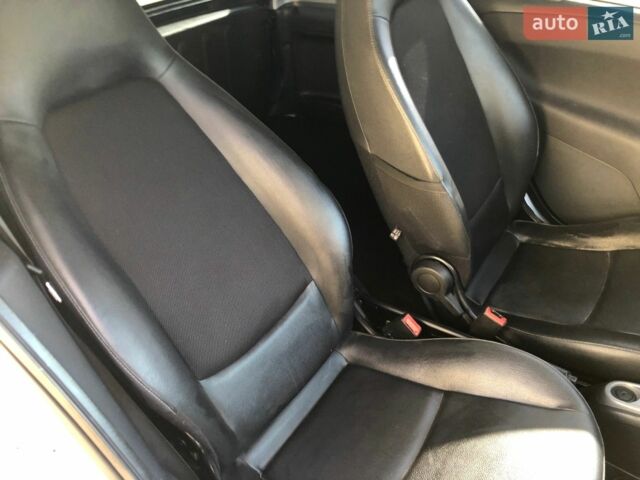 Білий Смарт Fortwo, об'ємом двигуна 0 л та пробігом 98 тис. км за 4599 $, фото 17 на Automoto.ua