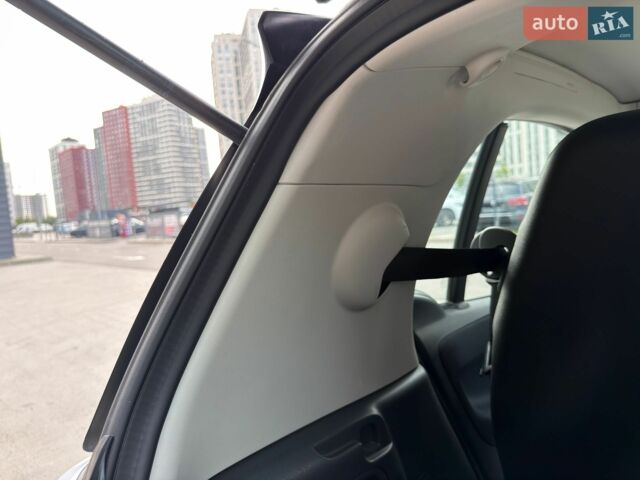 Білий Смарт Fortwo, об'ємом двигуна 1 л та пробігом 49 тис. км за 7500 $, фото 22 на Automoto.ua