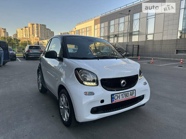 Білий Смарт Fortwo, об'ємом двигуна 1 л та пробігом 57 тис. км за 8900 $, фото 3 на Automoto.ua