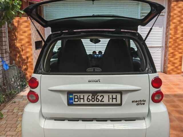 Білий Смарт Fortwo, об'ємом двигуна 0 л та пробігом 70 тис. км за 7199 $, фото 5 на Automoto.ua