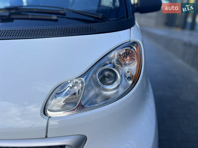 Білий Смарт Fortwo, об'ємом двигуна 0 л та пробігом 56 тис. км за 5850 $, фото 5 на Automoto.ua