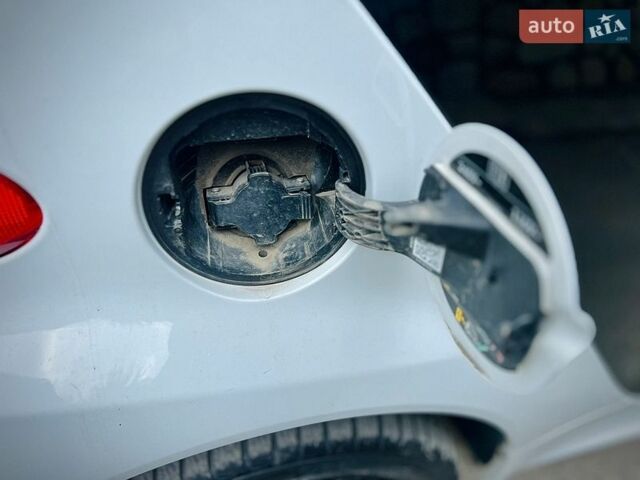 Білий Смарт Fortwo, об'ємом двигуна 0 л та пробігом 56 тис. км за 5500 $, фото 15 на Automoto.ua