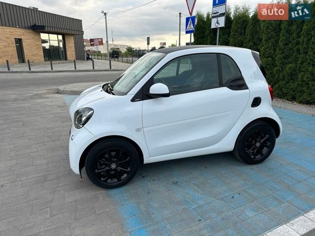 Білий Смарт Fortwo, об'ємом двигуна 1 л та пробігом 133 тис. км за 8250 $, фото 2 на Automoto.ua