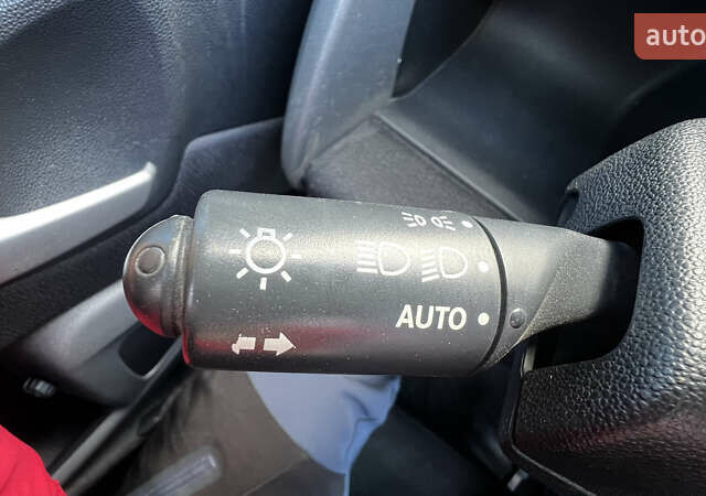 Білий Смарт Fortwo, об'ємом двигуна 0 л та пробігом 56 тис. км за 5850 $, фото 29 на Automoto.ua