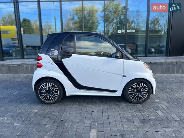 Білий Смарт Fortwo, об'ємом двигуна 0 л та пробігом 56 тис. км за 5850 $, фото 6 на Automoto.ua