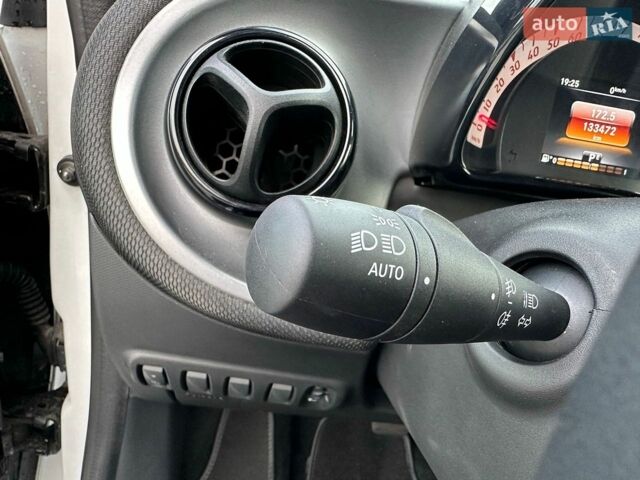 Білий Смарт Fortwo, об'ємом двигуна 1 л та пробігом 133 тис. км за 8250 $, фото 53 на Automoto.ua