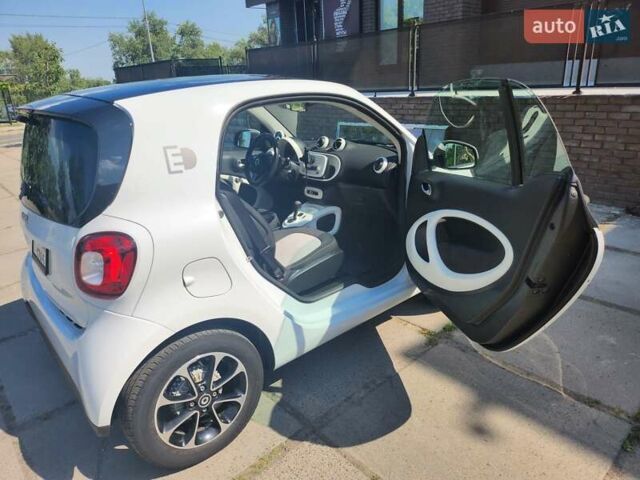 Білий Смарт Fortwo, об'ємом двигуна 0 л та пробігом 58 тис. км за 8700 $, фото 6 на Automoto.ua