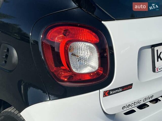 Білий Смарт Fortwo, об'ємом двигуна 0 л та пробігом 42 тис. км за 7499 $, фото 13 на Automoto.ua