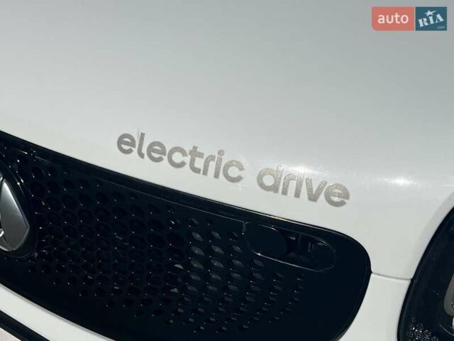 Белый Смарт Форту, объемом двигателя 0 л и пробегом 42 тыс. км за 7499 $, фото 5 на Automoto.ua