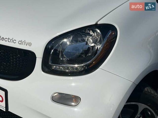 Белый Смарт Форту, объемом двигателя 0 л и пробегом 42 тыс. км за 7499 $, фото 4 на Automoto.ua