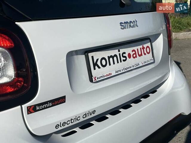 Білий Смарт Fortwo, об'ємом двигуна 0 л та пробігом 42 тис. км за 7499 $, фото 14 на Automoto.ua