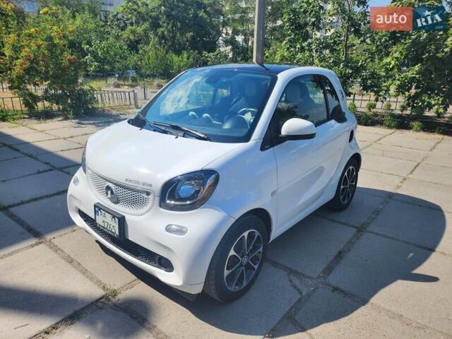 Білий Смарт Fortwo, об'ємом двигуна 0 л та пробігом 58 тис. км за 8700 $, фото 2 на Automoto.ua