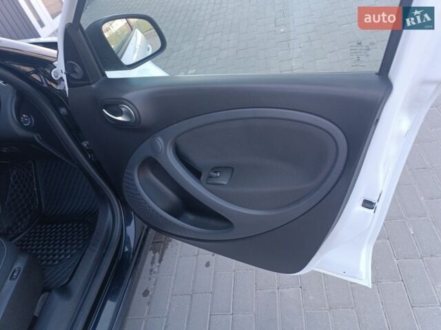 Белый Смарт Форту, объемом двигателя 0 л и пробегом 105 тыс. км за 8200 $, фото 28 на Automoto.ua