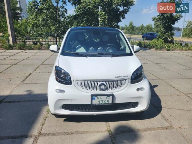 Білий Смарт Fortwo, об'ємом двигуна 0 л та пробігом 58 тис. км за 8700 $, фото 1 на Automoto.ua