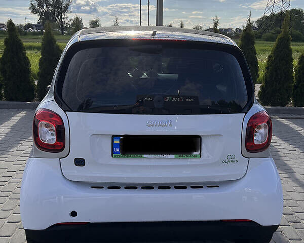 Білий Смарт Fortwo, об'ємом двигуна 0 л та пробігом 22 тис. км за 9499 $, фото 2 на Automoto.ua