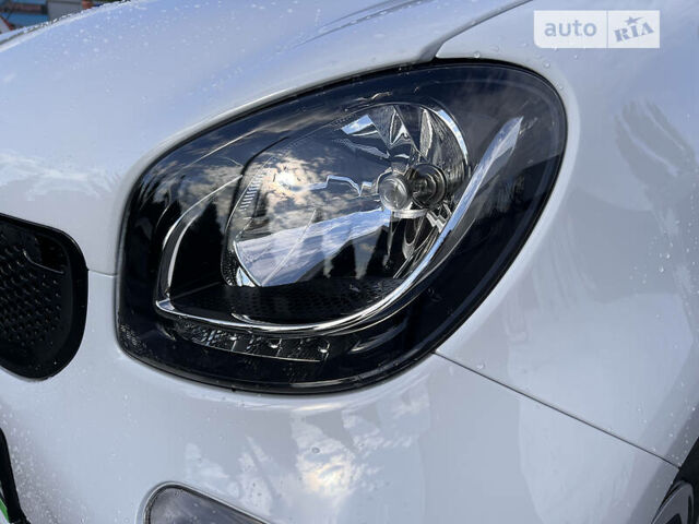 Білий Смарт Fortwo, об'ємом двигуна 0 л та пробігом 22 тис. км за 9499 $, фото 5 на Automoto.ua