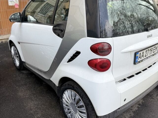 Белый Смарт Форту, объемом двигателя 1 л и пробегом 105 тыс. км за 5000 $, фото 2 на Automoto.ua