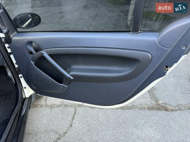 Бежевий Смарт Fortwo, об'ємом двигуна 0.7 л та пробігом 235 тис. км за 2900 $, фото 19 на Automoto.ua