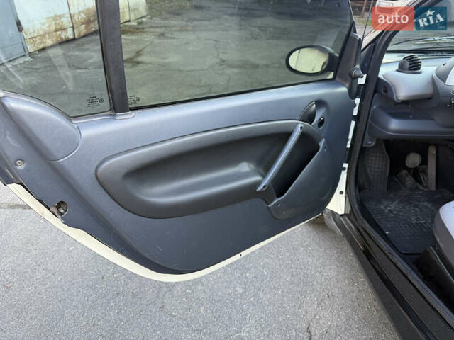 Бежевий Смарт Fortwo, об'ємом двигуна 0.7 л та пробігом 235 тис. км за 2900 $, фото 13 на Automoto.ua