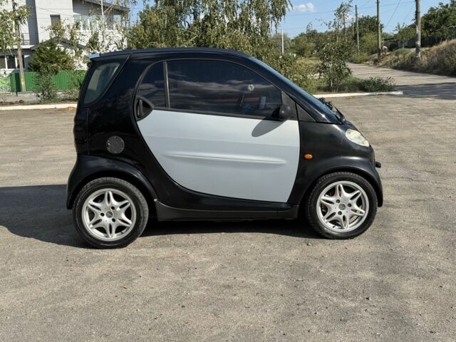 Чорний Смарт Fortwo, об'ємом двигуна 0.6 л та пробігом 111 тис. км за 2600 $, фото 4 на Automoto.ua