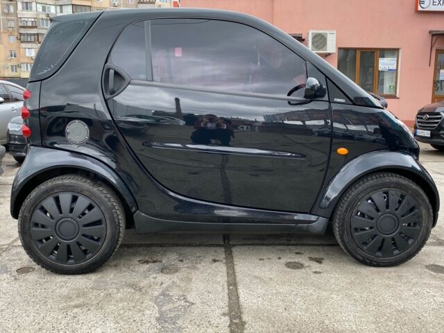 Чорний Смарт Fortwo, об'ємом двигуна 0.7 л та пробігом 143 тис. км за 4199 $, фото 5 на Automoto.ua