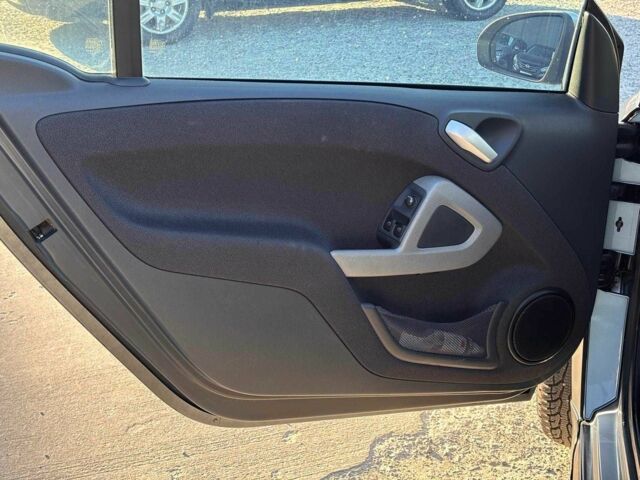 Чорний Смарт Fortwo, об'ємом двигуна 0 л та пробігом 102 тис. км за 7027 $, фото 10 на Automoto.ua