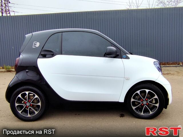 Чорний Смарт Fortwo, об'ємом двигуна 0 л та пробігом 67 тис. км за 10600 $, фото 5 на Automoto.ua
