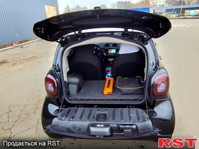 Чорний Смарт Fortwo, об'ємом двигуна 0 л та пробігом 67 тис. км за 10600 $, фото 1 на Automoto.ua