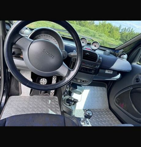 Чорний Смарт Fortwo, об'ємом двигуна 0.6 л та пробігом 143 тис. км за 4426 $, фото 10 на Automoto.ua
