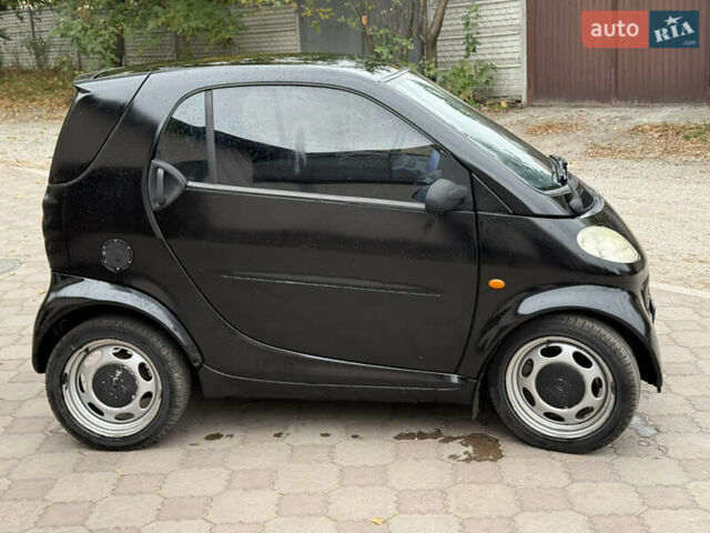 Смарт Fortwo 1999 у Дніпро (Дніпропетровську) на Automoto.ua Чорний Смарт Fortwo, об'ємом двигуна 0.6 л та пробігом 333 тис. км за 1950 $, фото 3 на Automoto.ua