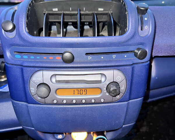 Чорний Смарт Fortwo, об'ємом двигуна 0.6 л та пробігом 232 тис. км за 2450 $, фото 10 на Automoto.ua