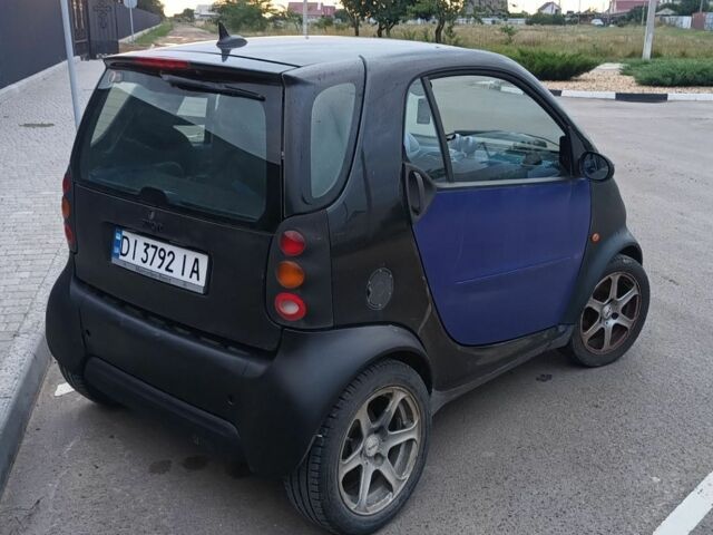 Чорний Смарт Fortwo, об'ємом двигуна 0.6 л та пробігом 194 тис. км за 2300 $, фото 2 на Automoto.ua