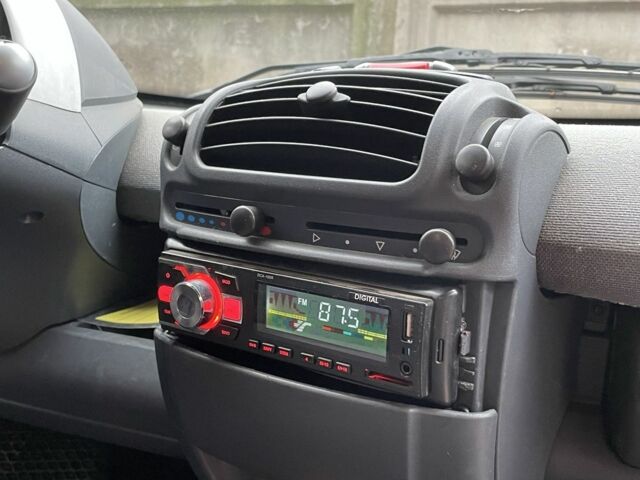 Черный Смарт Форту, объемом двигателя 0.6 л и пробегом 130 тыс. км за 1950 $, фото 10 на Automoto.ua