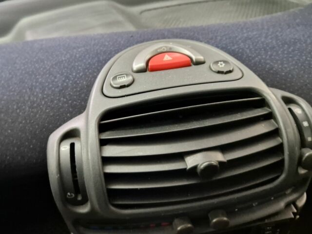 Чорний Смарт Fortwo, об'ємом двигуна 0.7 л та пробігом 220 тис. км за 2100 $, фото 11 на Automoto.ua