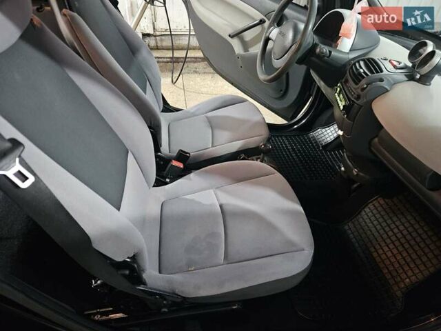 Чорний Смарт Fortwo, об'ємом двигуна 0.7 л та пробігом 174 тис. км за 3400 $, фото 30 на Automoto.ua